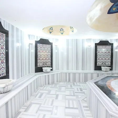 Throne & Hotel 5*