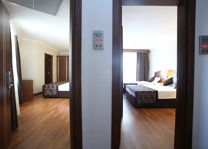 Отель Throne &