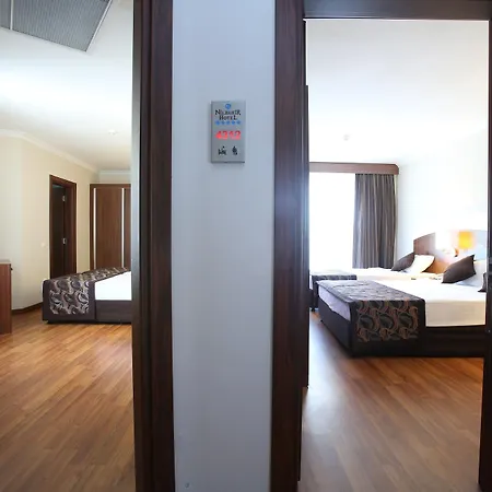 Hotel Throne &