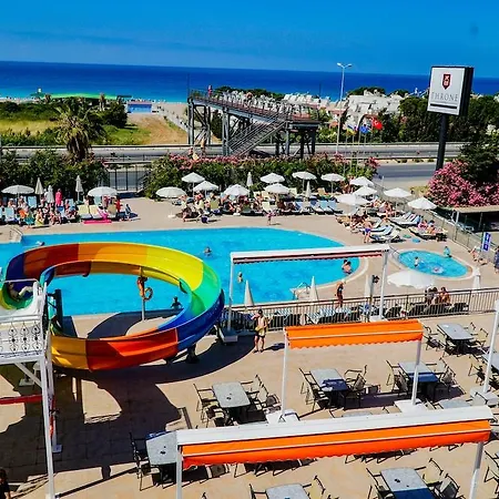 Throne & Hotel 5*