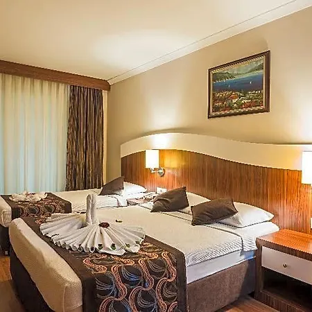 Throne & Hotel 5*
