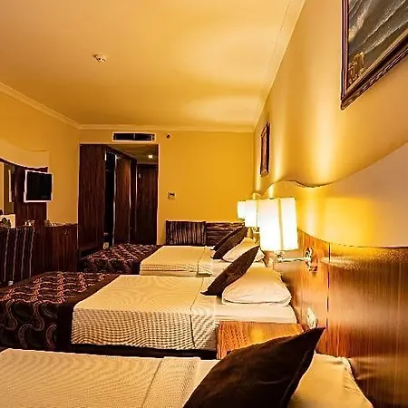 Hotel Throne & 5*